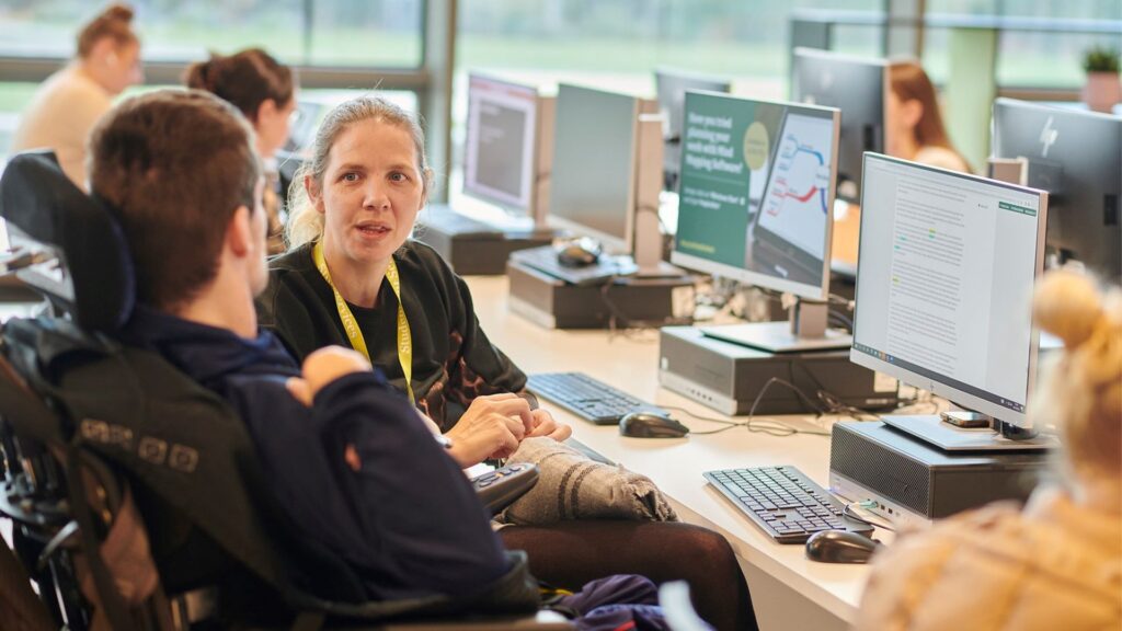 Catalyst worker sat with student at computer.